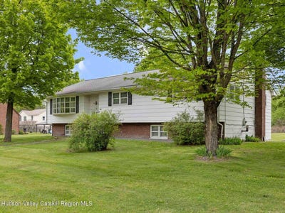 /international/us/104-new-paltz-road-highland-ny-110107910636/