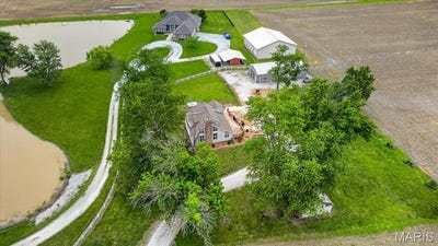 /international/us/8660-huch-lane-columbia-il-110108208254/