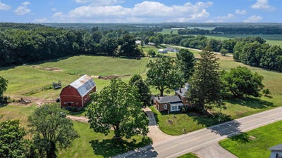/international/us/688-pierce-road-plainwell-mi-110101294802/