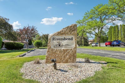 /international/us/w178n9743-riversbend-cir-germantown-wi-110108543944/