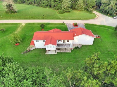 /international/us/24-134-hidden-ranch-drive-lanark-il-110101502912/