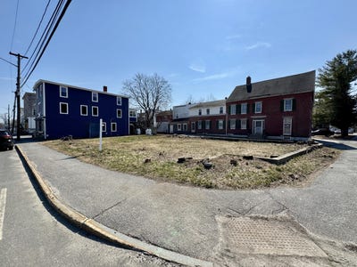 /international/us/mill-street-brunswick-me-110104252085/