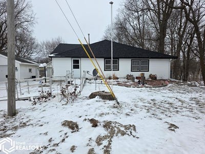 /international/us/105-prospect-street-webster-city-ia-110107510223/