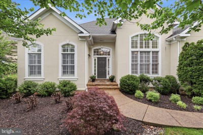 /international/us/8277-roxborough-loop-gainesville-va-110108378856/