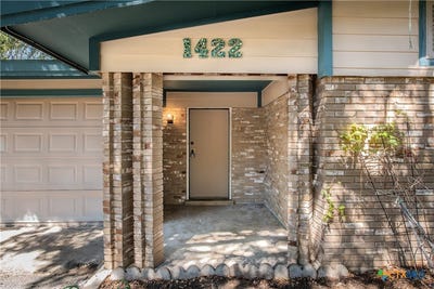 /international/us/1422-mockingbird-lane-seguin-tx-110120584130/
