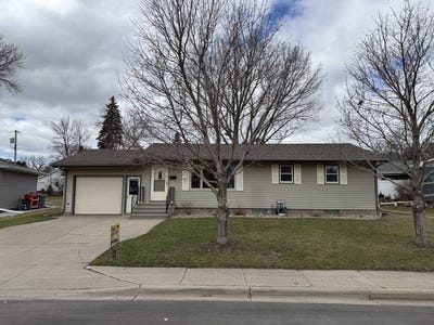 /international/us/1228-6th-st-ne-devils-lake-nd-110106669790/