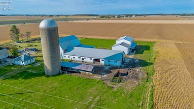 /international/us/7512-county-road-55-gibsonburg-oh-110120460852/