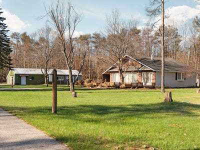 /international/us/2322-e-hathaway-road-harbor-springs-mi-110107802703/