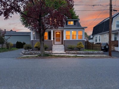 /international/us/9-hood-st-saugus-ma-110107828651/