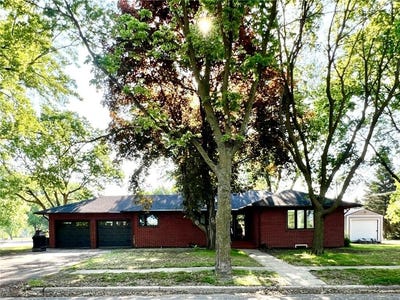/international/us/424-s-gaulke-street-appleton-mn-110104788386/