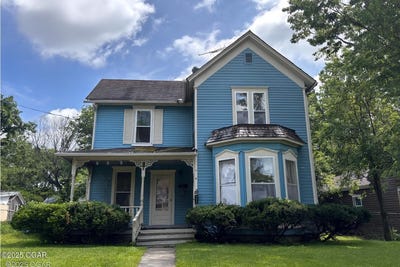 /international/us/504-cooper-street-carthage-mo-110100319976/