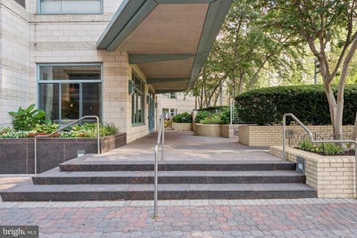 /international/us/851-n-glebe-road-arlington-va-110108255440/