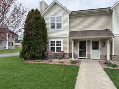 /international/us/2825-holiday-drive-janesville-wi-110107262523/