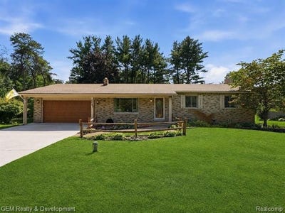 /international/us/2067-glen-iris-drive-commerce-twp-mi-110110002796/