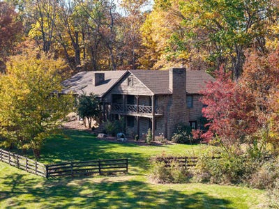 /international/us/96-ridgetop-dr-weyers-cave-va-110120920350/