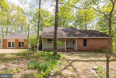/international/us/221-settlers-lane-stephenson-va-110107664721/