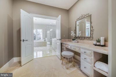 /international/us/5420-moorland-lane-bethesda-md-110099897982/