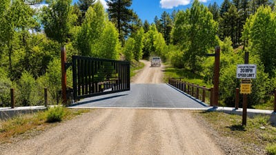 /international/us/sunflower-drive-chama-nm-110109190463/