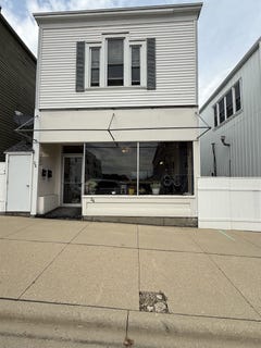 /international/us/26-e-main-street-evansville-wi-110102472573/
