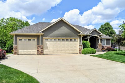 /international/us/211-e-sawgrass-trail-dakota-dunes-sd-110108257526/