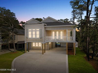 /international/us/324-ne-41st-street-oak-island-nc-110120607721/