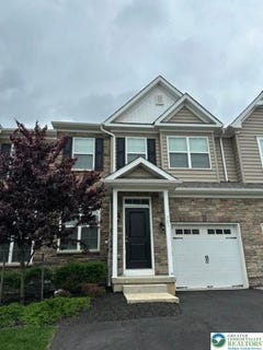 /international/us/585-gray-feather-way-upper-macungie-twp-pa-110108218493/
