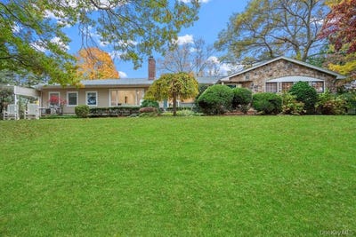 /international/us/28-elm-street-woodbury-ny-110103523153/
