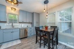 /international/us/1303-hyde-park-drive-asheville-nc-110101465444/
