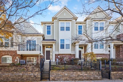 /international/us/422-grosvenor-lane-aurora-il-110107808993/