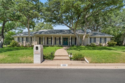 /international/us/1300-circlewood-drive-woodway-tx-110119761028/