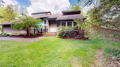 /international/us/16561-lucky-bell-lane-chagrin-falls-oh-110099503530/