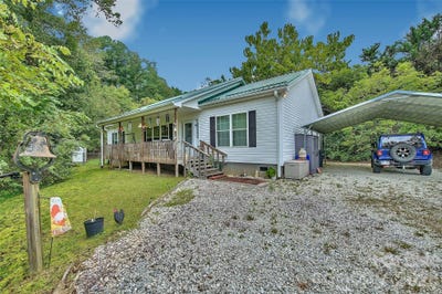 /international/us/397-reservoir-road-spruce-pine-nc-110110366586/