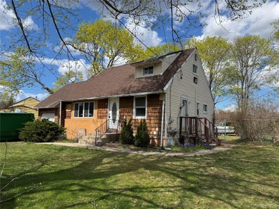 /international/us/41-princeton-street-bay-shore-ny-110107383493/