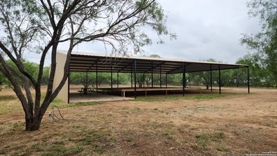 /international/us/1848-county-road-2557-unit-4-moore-tx-110120637906/