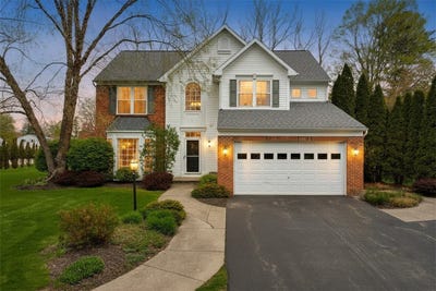 /international/us/1300-surrey-garden-way-webster-ny-110107857060/