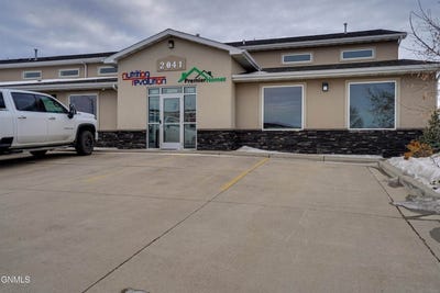 /international/us/2041-40th-avenue-se-mandan-nd-110107484775/