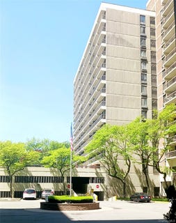/international/us/152-18-union-turnpike-flushing-ny-110108151783/