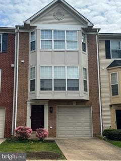/international/us/9229-jessica-drive-manassas-park-va-110099904579/
