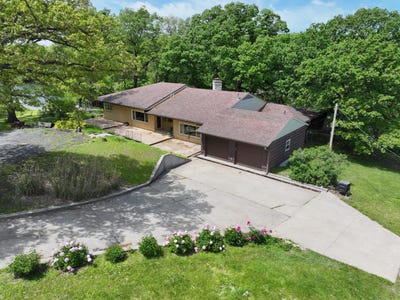/international/us/1-stone-ave-moberly-mo-110107794976/