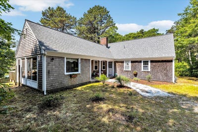 /international/us/3-five-corners-road-centerville-ma-110100186737/