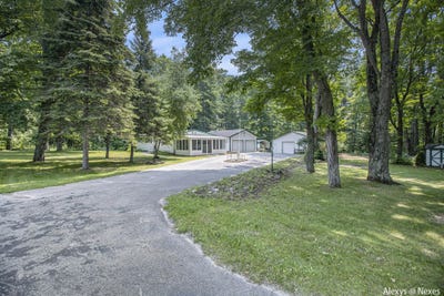/international/us/8500-e-horn-road-lake-leelanau-mi-110101315477/