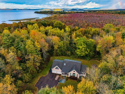 /international/us/132-mills-point-road-colchester-vt-110120499425/