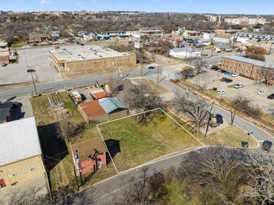 /international/us/606-wainwright-street-denton-tx-110105901491/