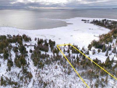 /international/us/w-barque-point-trail-manistique-mi-110104552399/