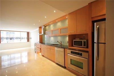 /international/us/5401-collins-ave-miami-beach-fl-110108239407/