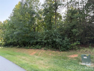 /international/us/144-heron-bay-drive-new-london-nc-110110021172/
