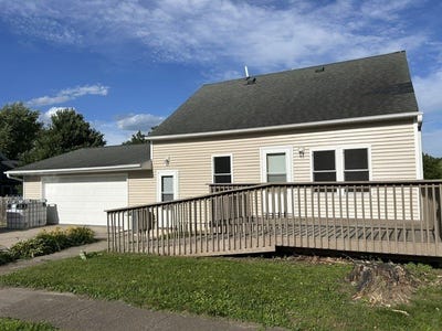/international/us/304-n-elm-street-toledo-ia-110108913290/