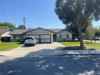 /international/us/1924-royalty-drive-pomona-ca-110109394901/