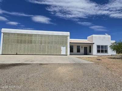 /international/us/3760-e-airport-drive-rimrock-az-110106720070/