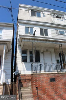 /international/us/148-n-locust-street-mount-carmel-pa-110108425798/